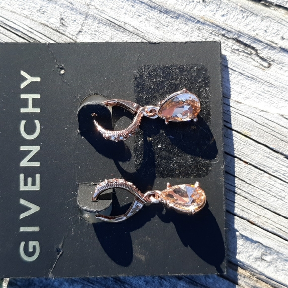 Givenchy earrings - Picture 2 of 4